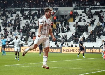 Semih Kılıçsoy gollerine devam ediyor