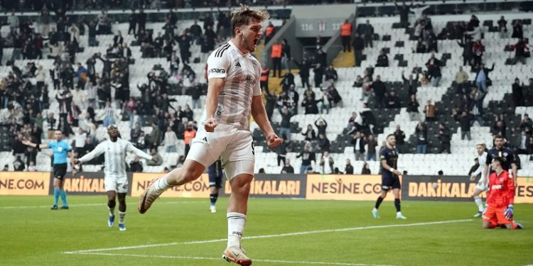 Semih Kılıçsoy gollerine devam ediyor