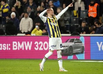 Szymanski 1 gol, 2 asistle yıldızlaştı