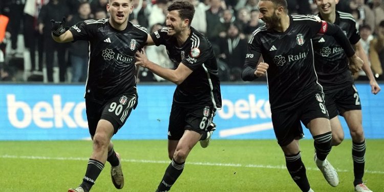 Semih Kılıçsoy gollerine devam ediyor