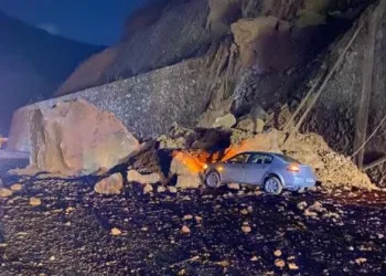 Zonguldak’ta karayolunda heyelan, Facia ucuz atlatıldı