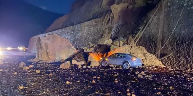 Zonguldak’ta karayolunda heyelan, Facia ucuz atlatıldı