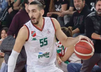 P. Karşıyakalı Kenan Sipahi, asistleriyle zirvede