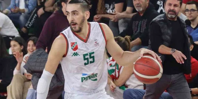 P. Karşıyakalı Kenan Sipahi, asistleriyle zirvede