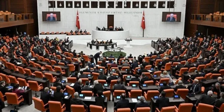 Emekliye zam Meclis’te kabul edildi