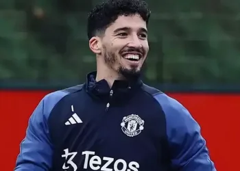 Efsane isim’den Erik ten Hag’a Altay’ı oynat