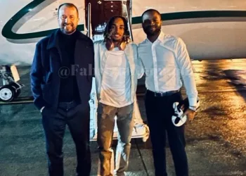 Boey imza için yola çıktı