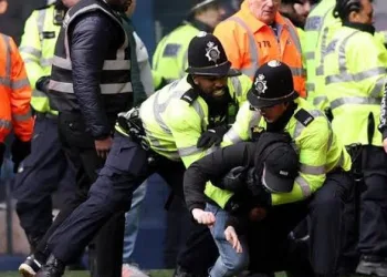 Holiganlar geri döndü! FA Cup’ta ortalık kana bulandı