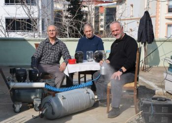 Depremzede vatandaşlar havası bitmeyen kompresör yaptı