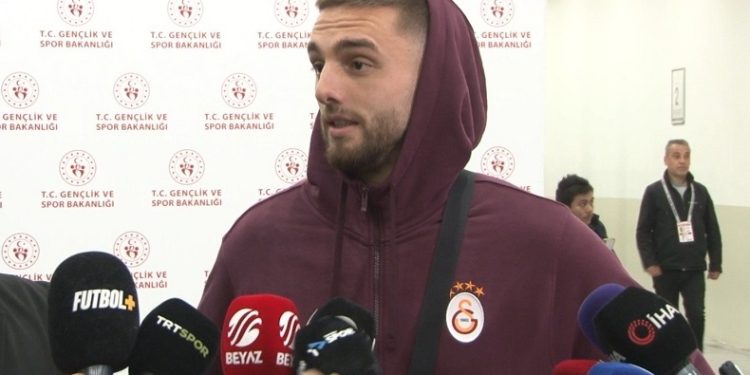 Berkan Kutlu: “Hocamız nerede görev verirse orada oynuyoruz”