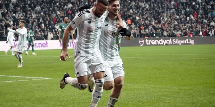 Cenk Tosun, ligde 7 maç aranın ardından golle tanıştı