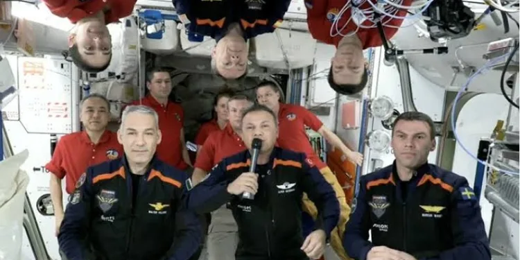 Tarihi uzay yolculuğu tamamlandı