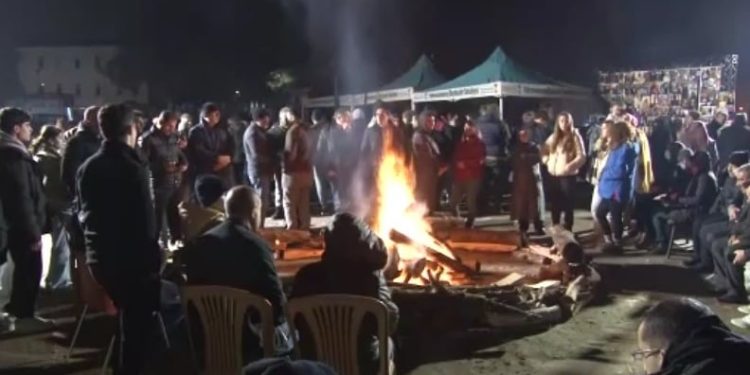 Ebrar Sitesi’nin bulunduğu alanda yakınlarını andılar