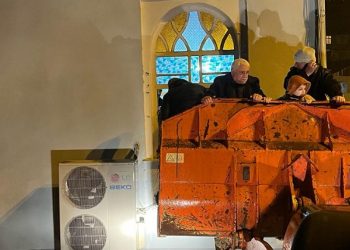 Artvin’de sel nedeniyle, cemaat camide mahsur kaldı