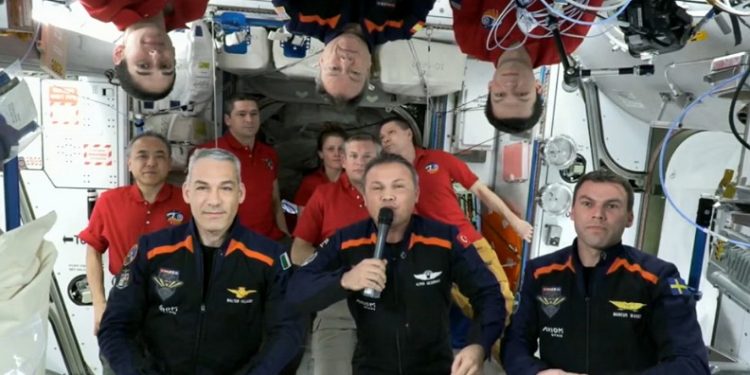 Astronot Gezeravcı’yı taşıyan Dragon kapsülü ISS’ten ayrıldı