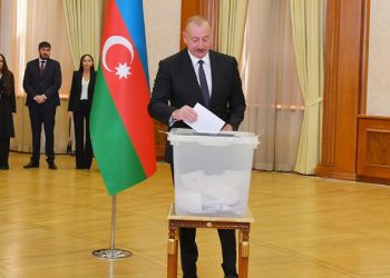 Azerbaycan’da kazanan Aliyev