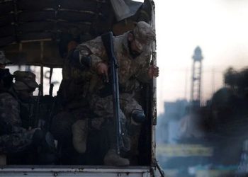 Pakistan’da seçim günü kana bulandı