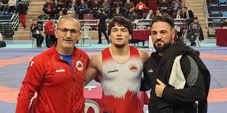 Büyükşehir güreş takımından iki derece