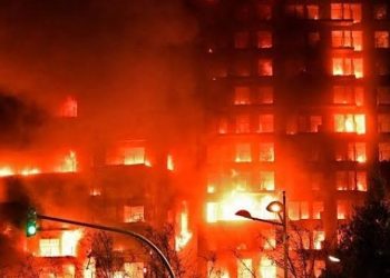 İspanya’da 14 katlı binada yangın: 7 yaralı