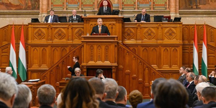 Macaristan İsveç’in NATO üyeliğine onay verdi