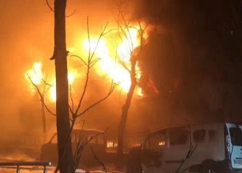 Alevler geceyi aydınlattı