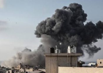 İsrail, Nuseyrat Mülteci Kampı’nı vurdu