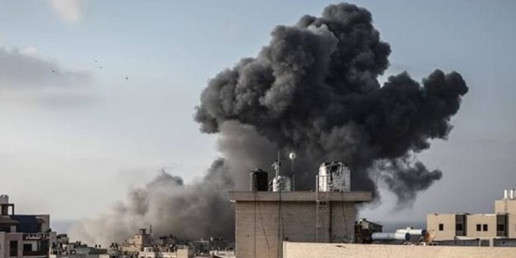 İsrail, Nuseyrat Mülteci Kampı’nı vurdu