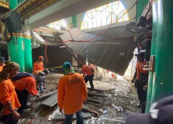 Kilisenin asma katı çöktü