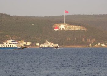 Feribot seferlerine fırtına engeli