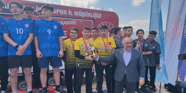 Oryantiring turnuvasında Sandıklı dereceye girdi