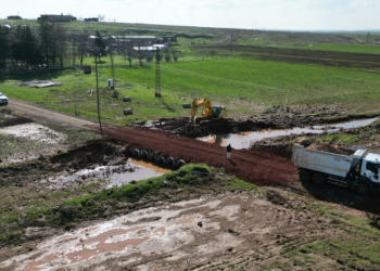 Yollar ve köprüler onarılıyor