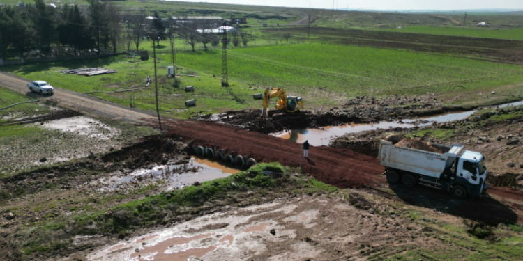 Yollar ve köprüler onarılıyor