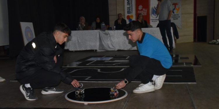 Geleceğin bilim insanları yarışmada hünerlerini sergiledi