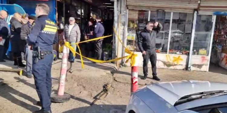 Çarşıda silahlı saldırı: 4 ölü, 1 yaralı