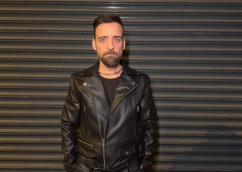 Sanatçı Hüseyin Cengiz “Ömür Dediğin” şarkısını yorumladı