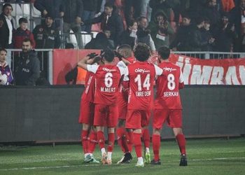 Ümraniyespor, Altay engelini rahat geçti!