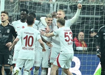 Galatasaray zirveyi bırakmadı