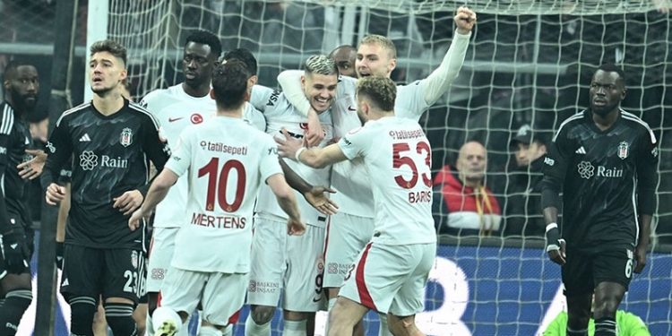 Galatasaray zirveyi bırakmadı