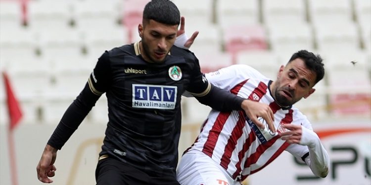 Sivasspor evinde vurgun yedi