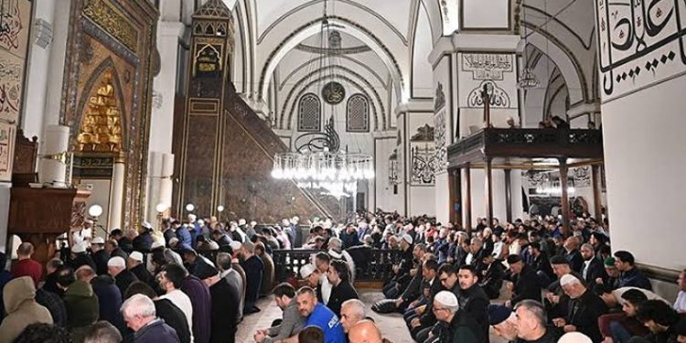 Bursa’da ilk teravih namazı kılındı