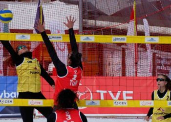 Erzurum’da kar voleybolu heyecanı