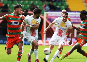Corendon Alanyaspor son dakika golüyle güldü