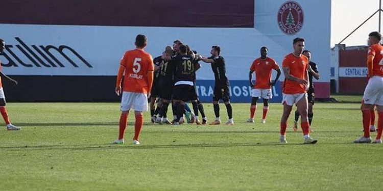 Ümraniyespor Adanaspor’u geçmesini bildi