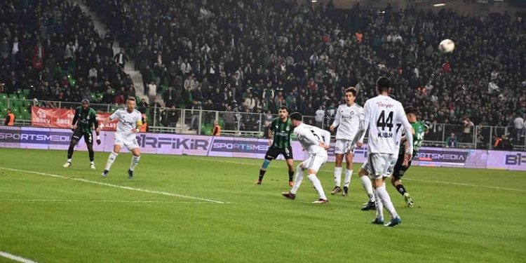 Sakaryaspor Altay’ı rahat geçti