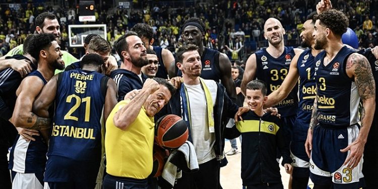 Fenerbahçe Beko Barcelon’yı yıktı