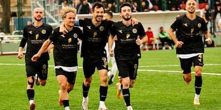 Nilüfer Belediyespor şampiyonluğa koşuyor!