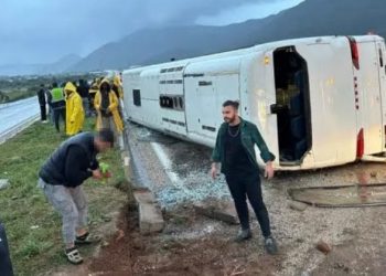 Mersin’de işçi servisi kaza yaptı: 23 yaralı