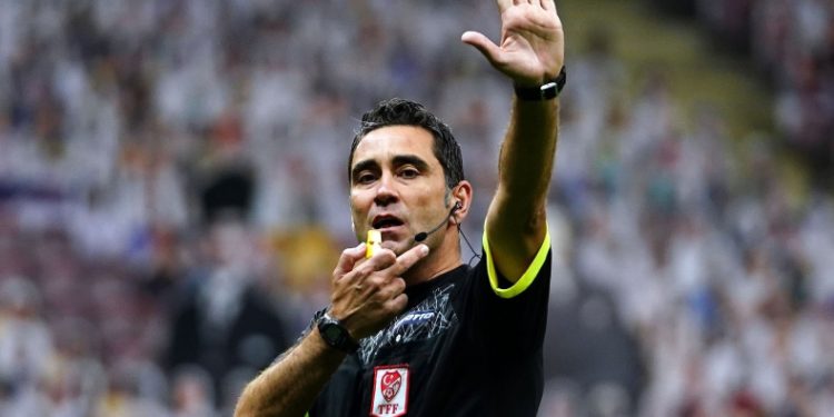 Beşiktaş – Galatasaray derbisinin VAR’ı Koray Gençerler oldu