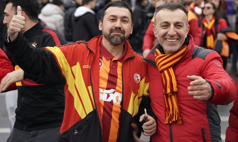 Galatasaray taraftarı, Dolmabahçe’de