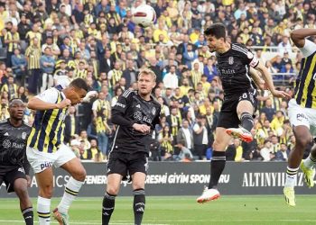 Fenerbahçe pes etmiyor! 10 kişi kalan Kartal’ı devirdi